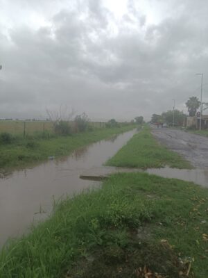 zanja con agua